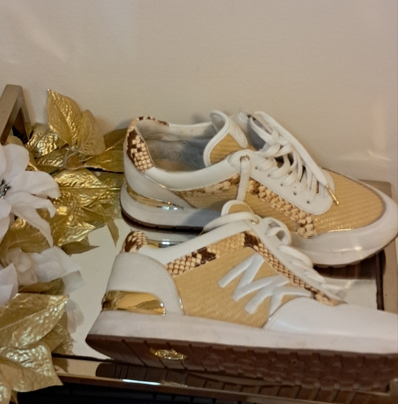 Michael Kors Sneakers - Picture 2 of 6